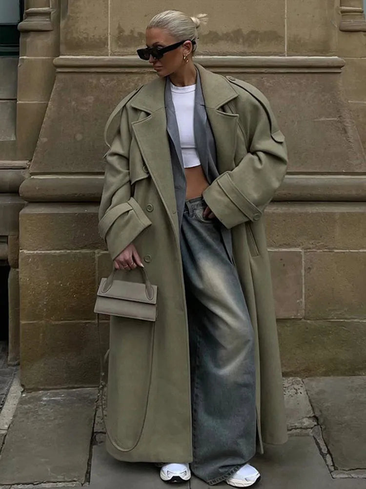 Manteau Long en Laine Cintrée et Élégante