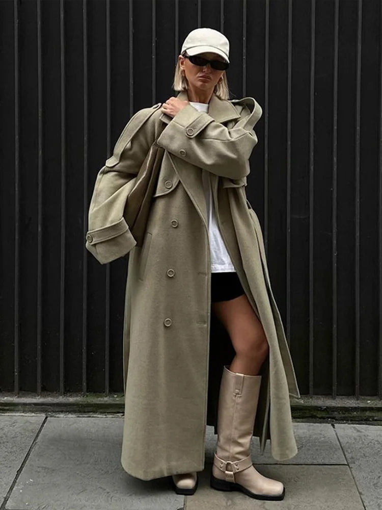 Manteau Long en Laine Cintrée et Élégante