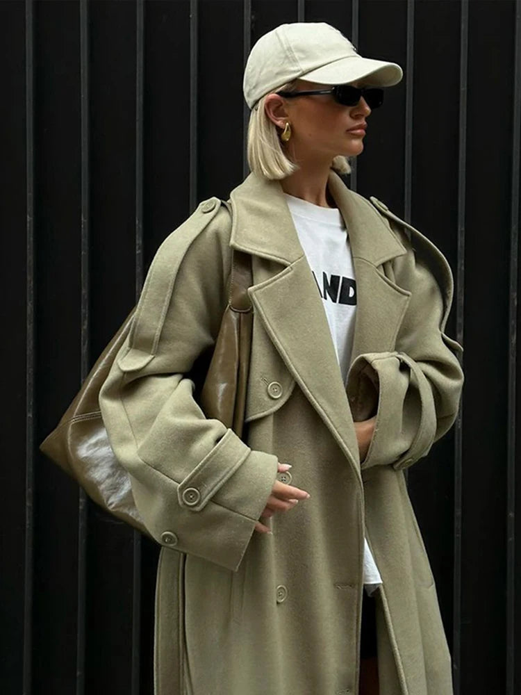 Manteau Long en Laine Cintrée et Élégante