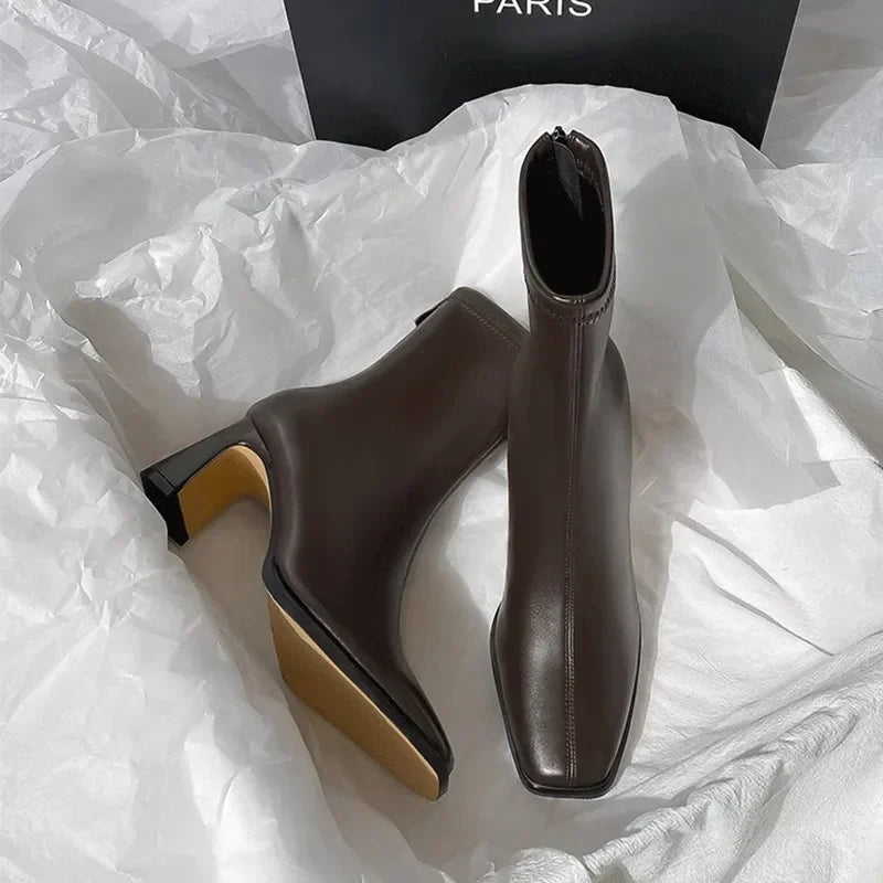 Bottes à Talons Carrés  – Élégance Minimaliste