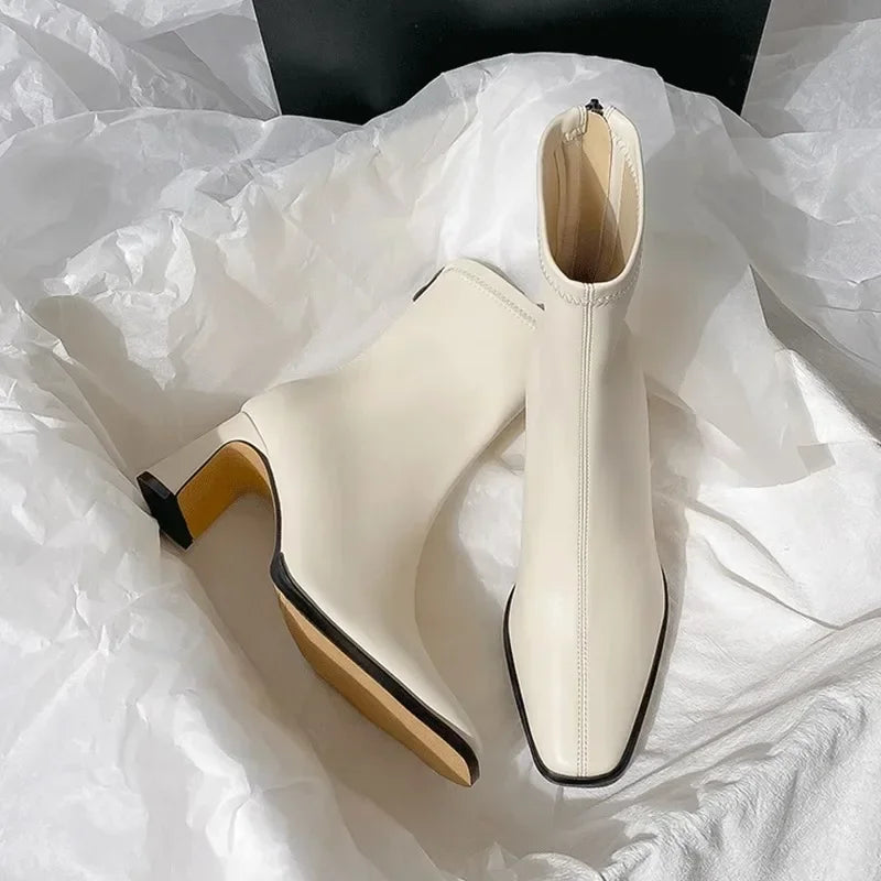 Bottes à Talons Carrés  – Élégance Minimaliste