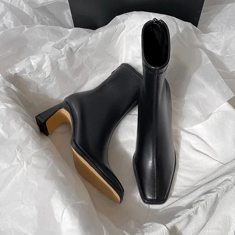 Bottes à Talons Carrés  – Élégance Minimaliste