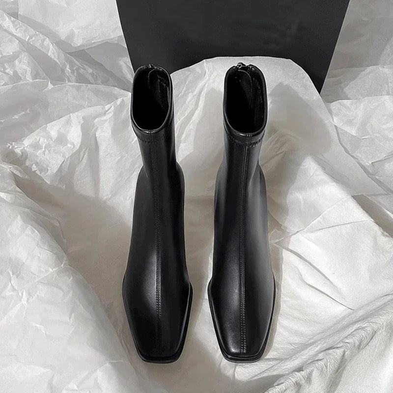 Bottes à Talons Carrés  – Élégance Minimaliste